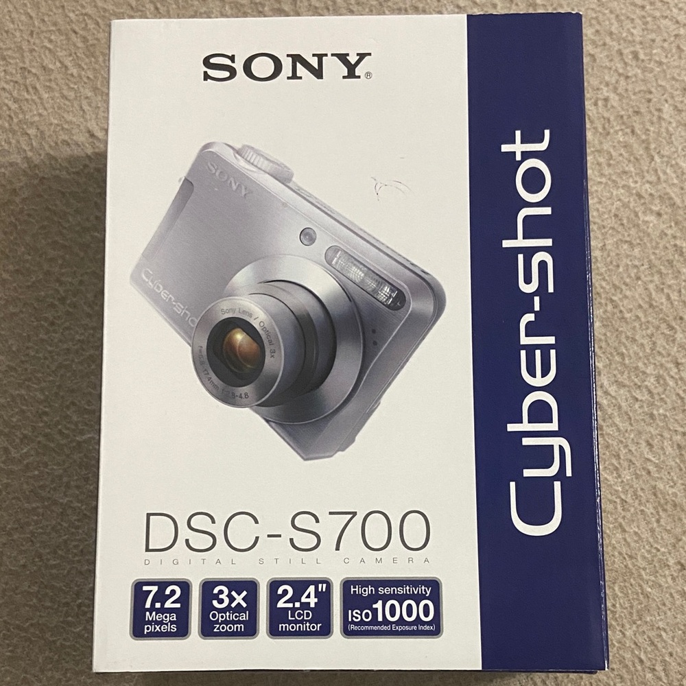 Sony Cyber-shot DSC-S700 7.2MP Digital Camera w/ Box, Charger & Case - Picture 4 of 9